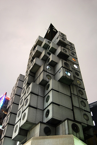 中銀カプセルタワービルを見学しよう 珍しいマンションは有名建築物 Travelnote トラベルノート