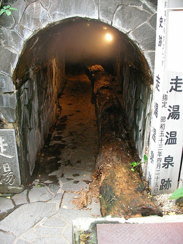 走り湯は熱海にある日本三代古泉の一つ 洞窟の奥の不思議な源泉とは Travelnote トラベルノート