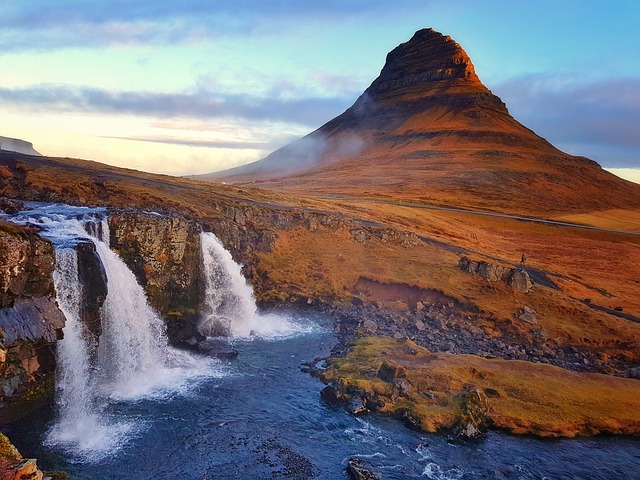 アイスランド国旗の意味や由来 歴史は 似ているデザインの国もご紹介 Travelnote トラベルノート