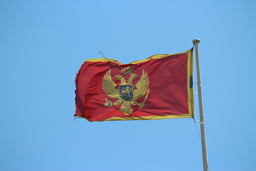 アルバニアの国旗がかっこいい！意味や由来を知って旅行をもっと楽しもう！
