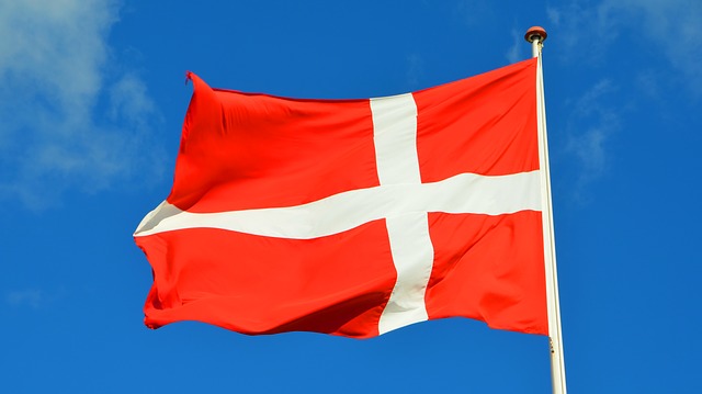デンマークの国旗の意味や歴史を知ろう！特徴や由来似ている国もご紹介！ | TravelNote[トラベルノート]