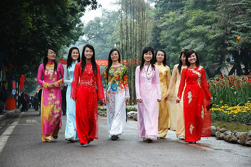 ベトナムの民族衣装 アオザイ って レンタルについてもリサーチ Travelnote トラベルノート