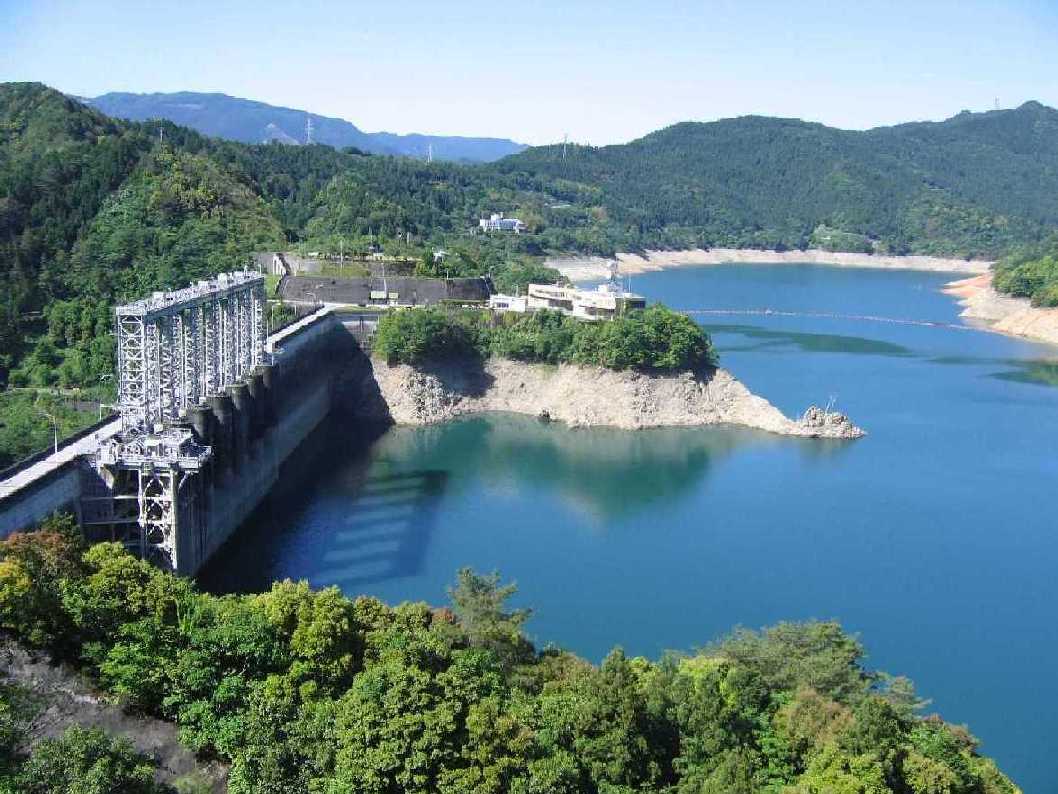 早明浦ダムは貯水率・貯水量で話題提供！バス釣りが人気！四国の水瓶！