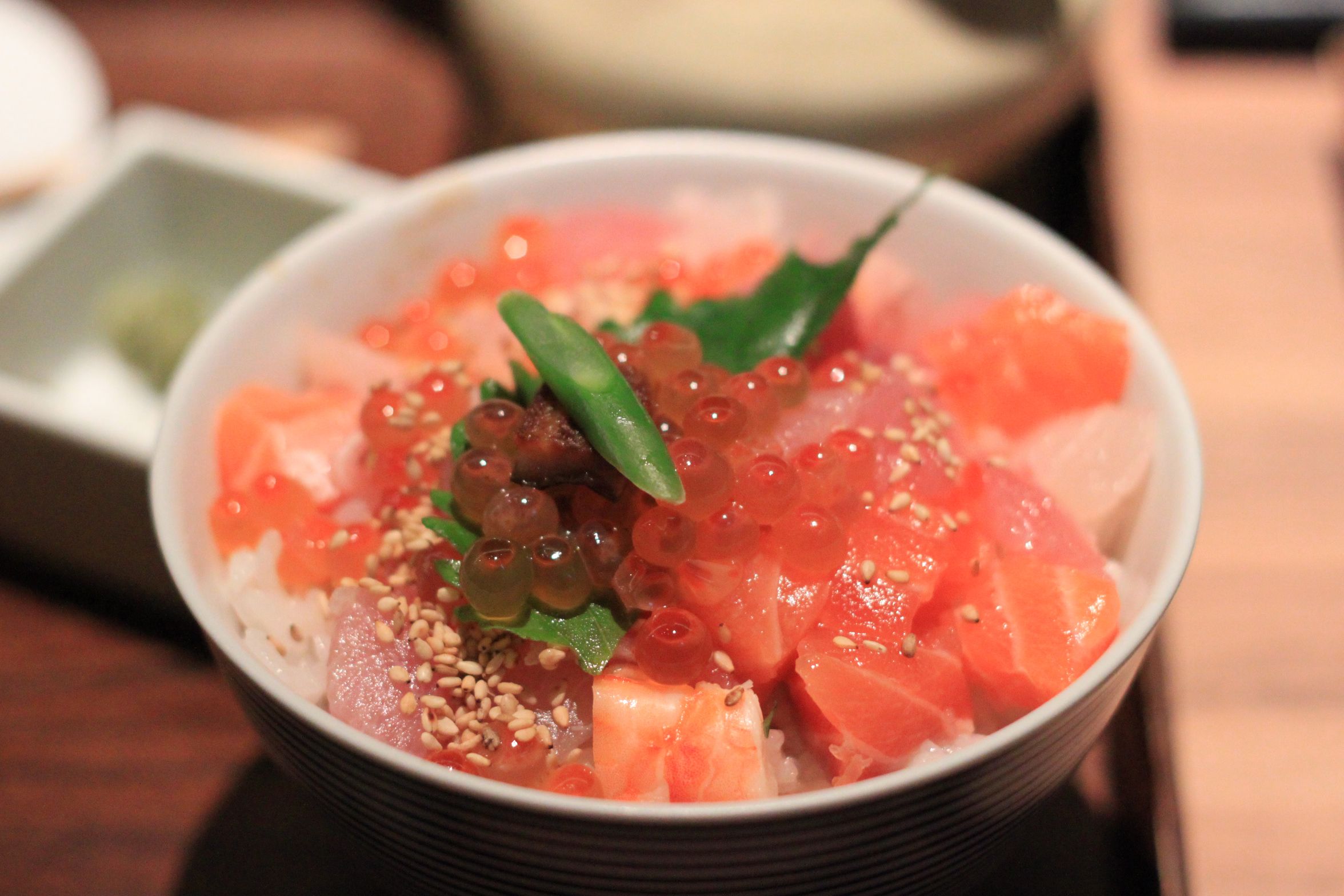 新宿で美味しい海鮮丼を食べたい コスパも良いおすすめ店を厳選 Travelnote トラベルノート