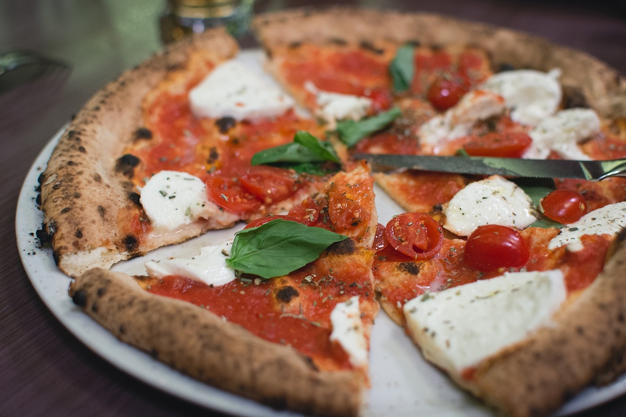 イタリアピザ特集！ナポリが発祥地！その食べ方や特徴とは？