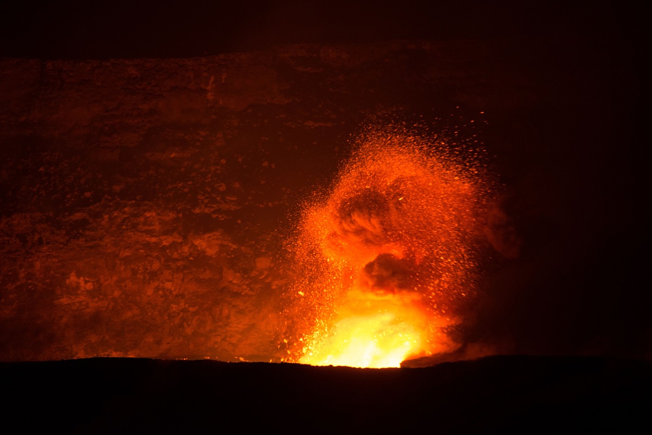 ハワイのキラウエア火山観光が人気 目の前で溶岩が流れ出す Travelnote トラベルノート