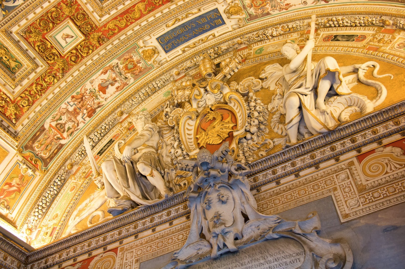 システィーナ礼拝堂を見学！天井画はミケランジェロの有名作品！