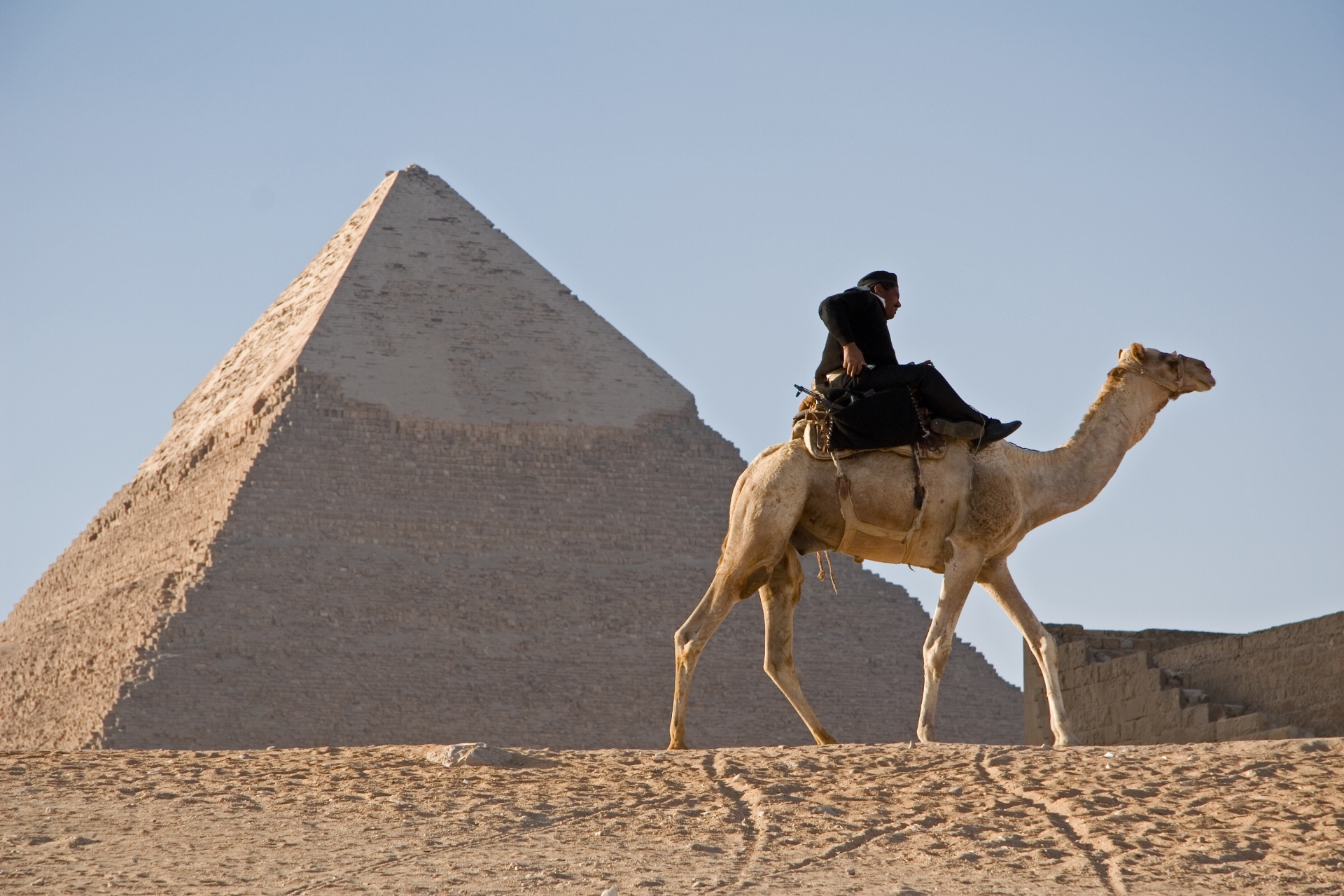 エジプトの国旗の歴史とは 観光前に知っておきたい意味や由来も Travelnote トラベルノート