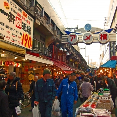 上野アメ横で有名なアメヤ横丁の魅力は 人気のお土産や食べ歩きスポットも紹介 Travelnote トラベルノート