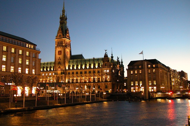 ハンブルク観光の見どころ！ドイツの港湾都市を流れる河と街並み！