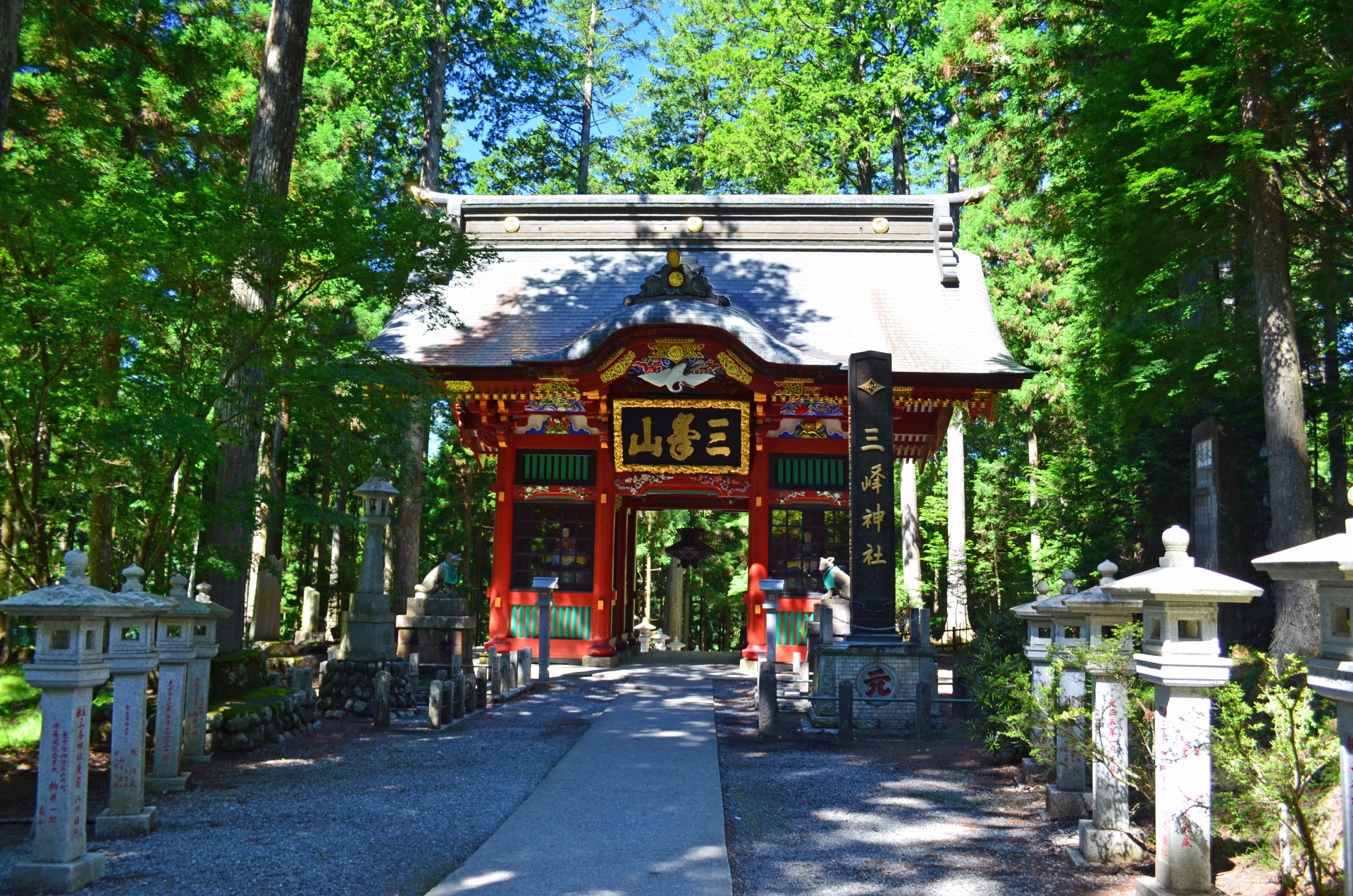 三峯神社のお守り特集 珍しい白いお守りなど種類別に効果を紹介 Travelnote トラベルノート