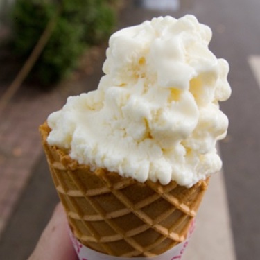 ロングソフトクリームは日本一長い 大阪アメリカ村で話題のアイスを紹介 Travelnote トラベルノート