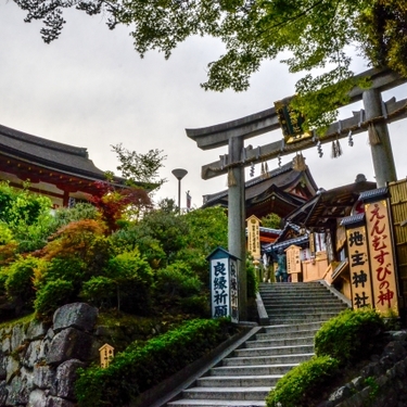 京都の縁結び神社特集 効果ありの最強パワースポットをご紹介 Travelnote トラベルノート