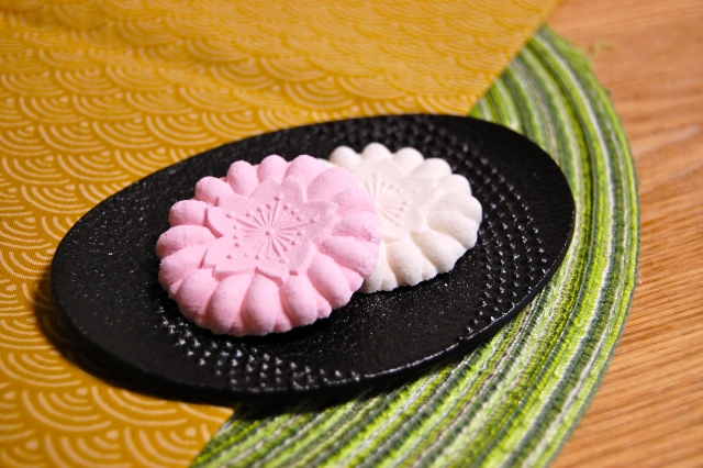 落雁は伝統銘菓の一つ！由来やおすすめの和菓子名店をまとめて紹介！