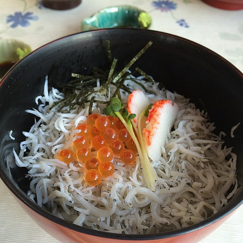 江ノ島小屋は朝食・ランチが大人気！しらす丼などおすすめメニューを紹介