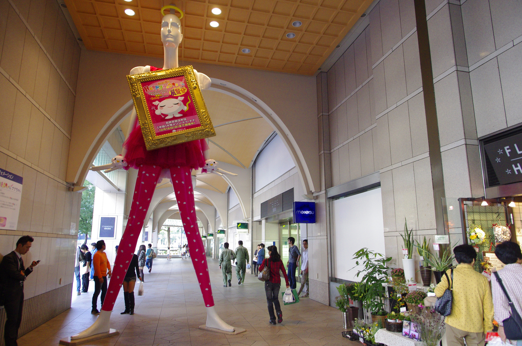 ナナちゃん人形は名古屋の名物スポット！巨大マネキンの設置場所や由来は？