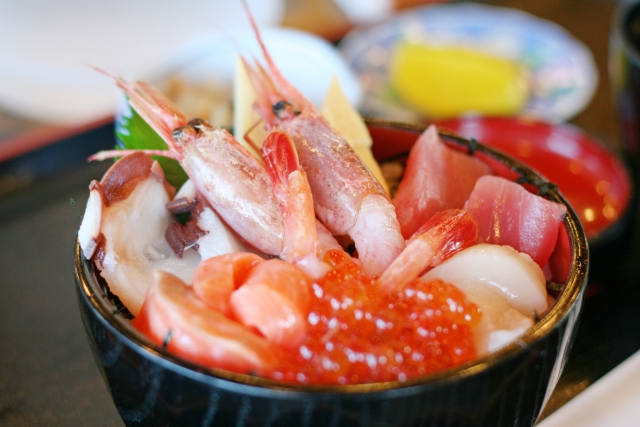 鳥取港海産物市場かろいちのおすすめ情報は？人気の海鮮丼・営業時間などをご紹介