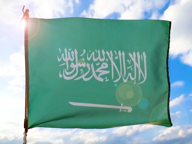 サウジアラビアの国旗の特徴は 意味や由来 歴史についてもご紹介 Travelnote トラベルノート