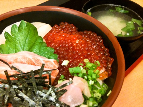 江戸富士は海鮮丼が大人気のお寿司屋さん！予約方法やランチメニューは？