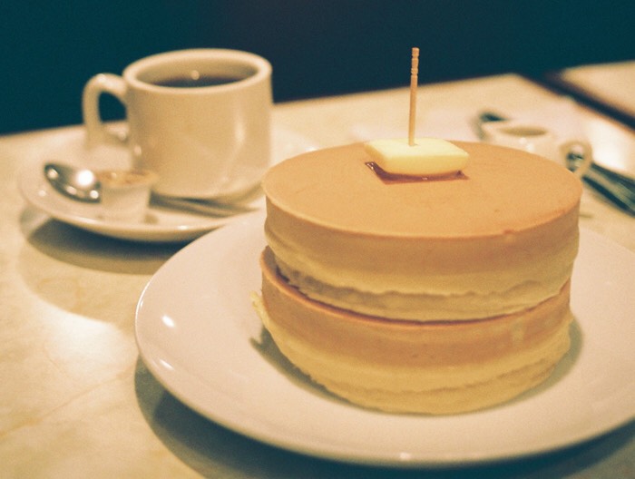 錦糸町の喫茶ニットは分厚いホットケーキが名物！レトロな雰囲気の店内も人気！