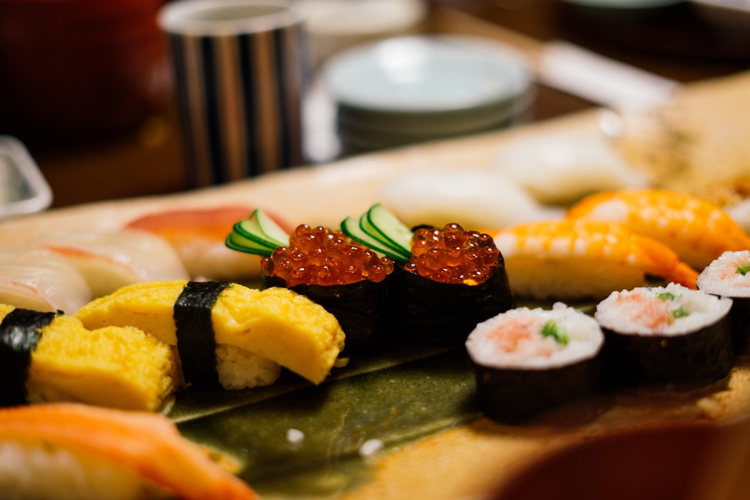 神東寿司は春日野道にある行列必至の人気店！ワンコインの海鮮丼がおすすめ