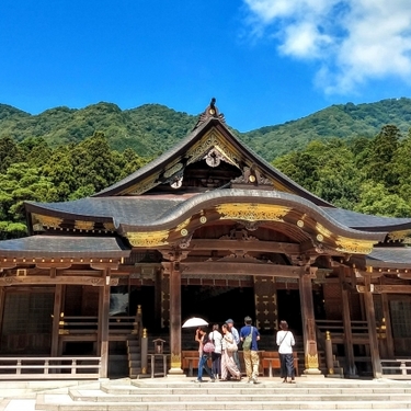 弥彦神社は新潟の人気パワースポット 御朱印やご利益にアクセス情報も紹介 Travelnote トラベルノート