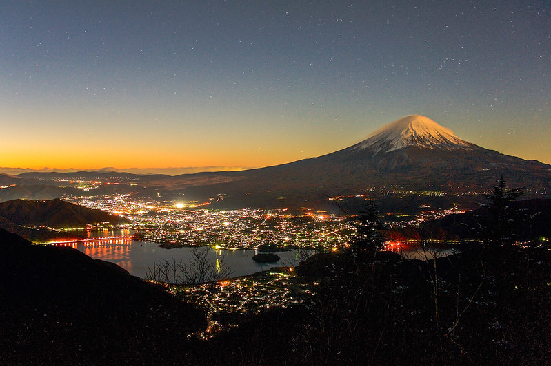 新道峠は富士山や天の川が綺麗に見える人気の絶景スポット！行き方や駐車場は？
