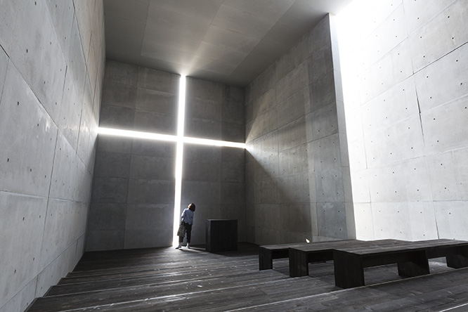 安藤忠雄氏設計の「光の教会」の見どころを一挙公開！見学時の予約方法は？