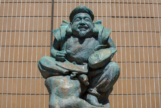 恵比寿像は幸せのシンボル 有名な待ち合わせスポットの行き方や歴史も紹介 Travelnote トラベルノート
