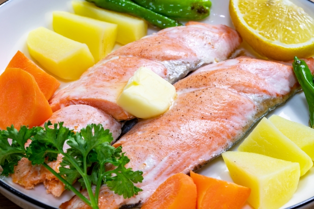 鮭のカロリーはどのくらい？糖質とダイエットにおすすめの食べ方を紹介！